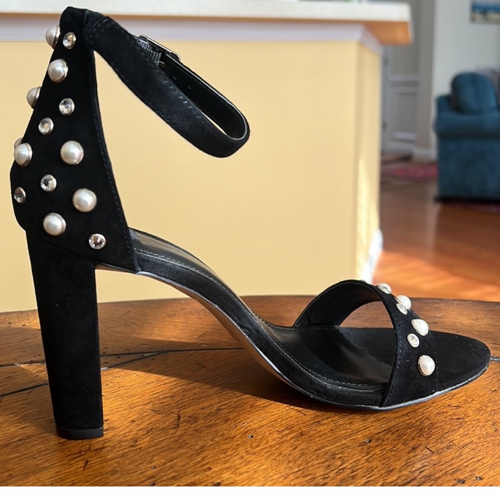 NEW IN BOX!! Black Market White House Mylah Black Heels with Pearls